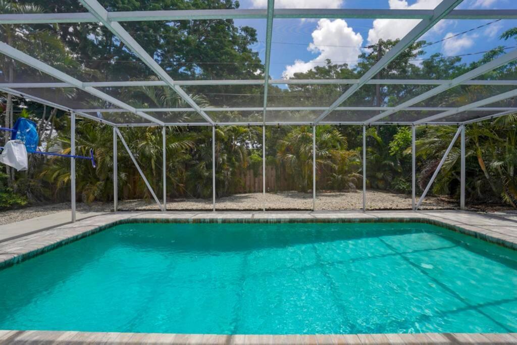 Heated Pool Home - Close To Beaches, Restaurants & More! Sarasota Exterior photo